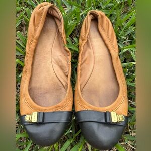 Coach Delphine Flats Shoes Sz 7.5 Tan/ Black Leather Cap Toe Ballet  Buckle